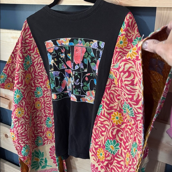 Upcycled RUN DMC T W/ Floral Kantha sleeves, by Susie. - Picture 5 of 8